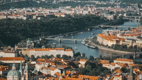 布拉格城堡+洛克維茲宮+黃金巷+聖喬治大殿+紀念碑一日遊