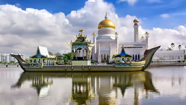 Lawatan sewa peribadi sehari ke Muzium Diraja Brunei + Pusat Tenaga + Masjid Jame' Asr Hassanil Bolkiah + Muzium Alat Kebesaran Diraja