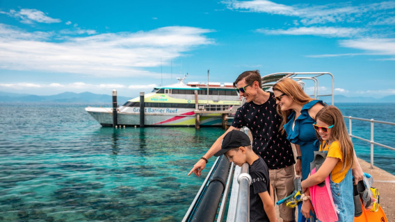 Cairns Big Cat Green Island & Great Barrier Reef cruise Half-Day Tour [1-day tour/Short Itinerary/Snorkeling & Glass Snorkeling]