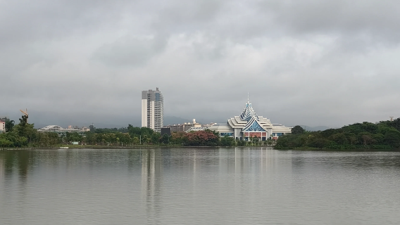 雲南芒市包車來回莫里熱帶雨林景區+瑞麗市總佛寺+姐告口岸一日遊