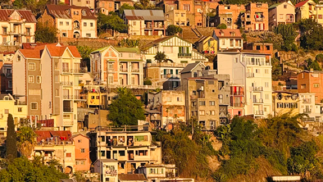 In Madagascar/Professional tour guide services/Local guide/Business translation/Exhibition interpretation/Seamless communication