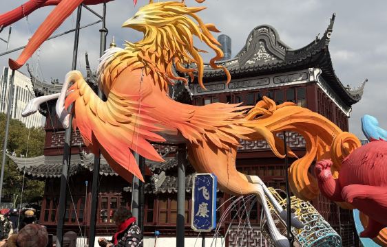 Shanghai Yu Garden + City God Temple Traditional Culture Experience: Preview the Lunar New Year Lantern Festival with Optional Chinese Tea