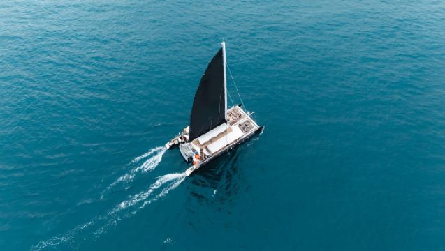 普吉島珊瑚島皇帝島一日遊 : 黑珍珠豪華雙體帆船DJ 派對