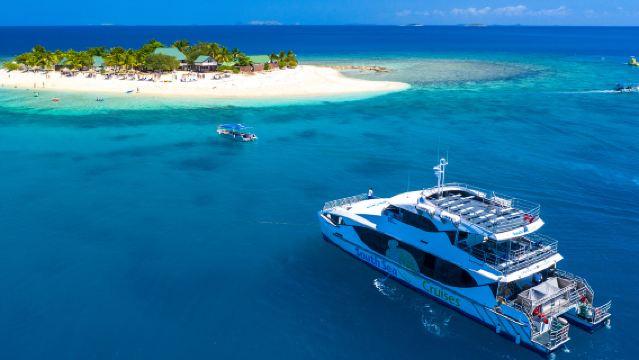 피지 남해 당일 치기 여행 (픽업, 점심, 스노클링, 공연, 수상 액티비티 포함)