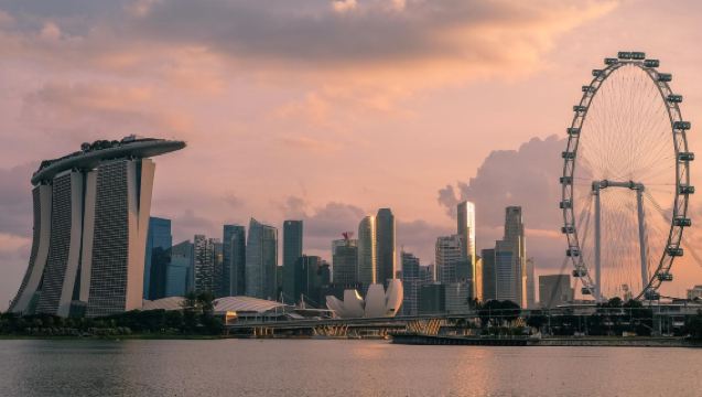 Flavors and Facades: Food and Architecture Tour by Grab Experiences