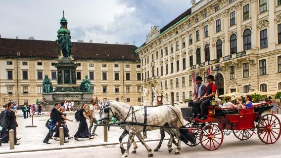 Vienna, Austria - Lawatan Klasik Lengkap - Istana Schönbrunn - Istana Belvedere | Sewaan Peribadi Eksklusif