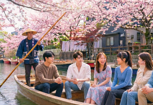 From Fukuoka: Yanagawa River Cruise, Strawberry Picking Experience & Dazaifu (Cruise Ticket Included)
