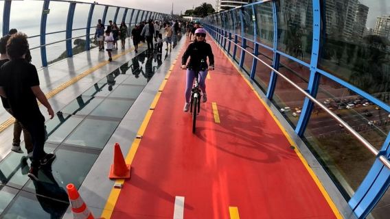 Lima: Piramida Huaca Pucllana, Miraflores, Barranco – Tur E-sepeda 18 km. 3 Minuman
