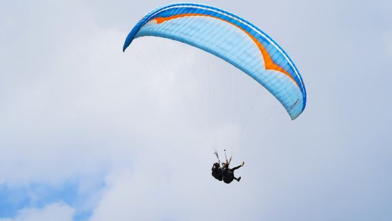 Paragliding at Coco Mountain in Sabah |45 minutes by car|Gliding certificate| Chinese/Mandarin