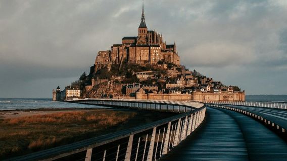 Mont Saint-Michel: Entry Ticket and Guided Day Tour from Paris