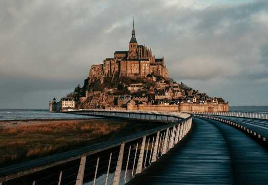 Mont Saint-Michel: Entry Ticket and Guided Day Tour from Paris