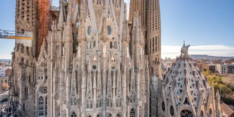 西班牙巴塞隆拿+聖家族大教堂+桂爾公園+加泰羅尼亞音樂宮日遊