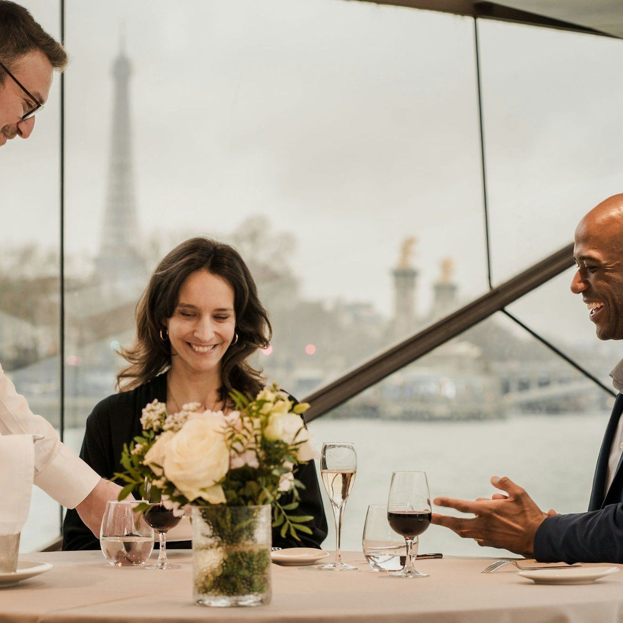 Seine River: Dinner Cruise with Live Music by Bateaux Mouches