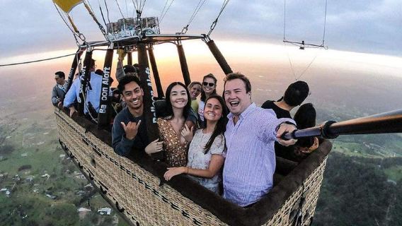 Hunter Valley, Sydney, Australia "Watch the sunrise on a hot air balloon ride with your loved one" VIP romantic life