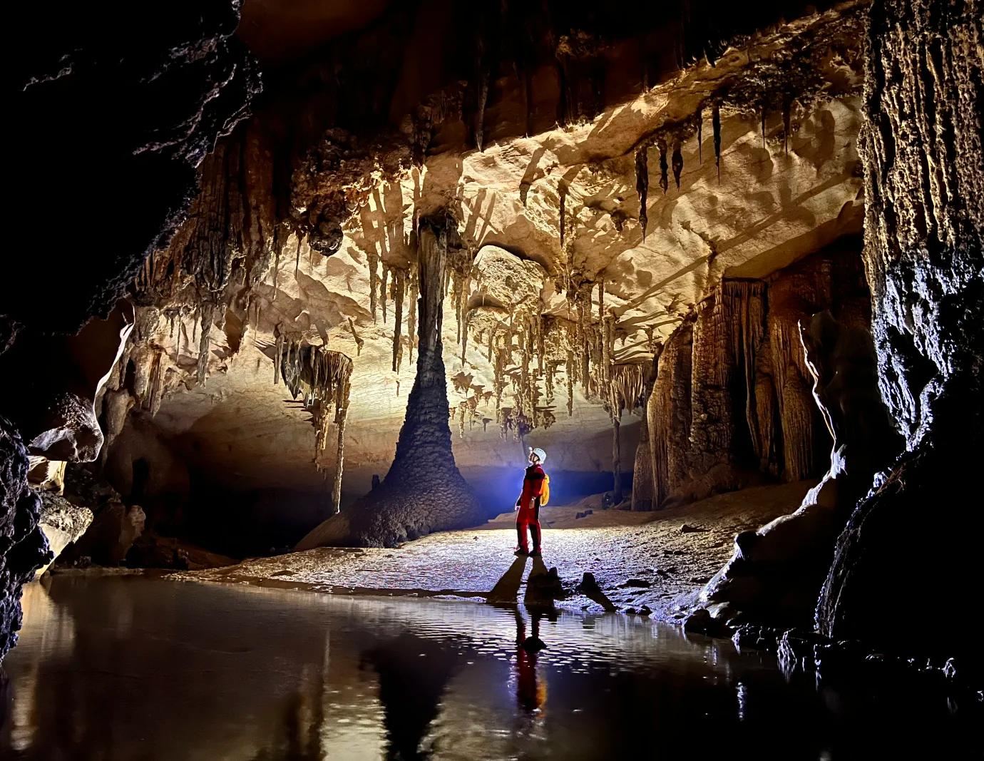 Guilin Swallow Cave Half-Day Tour: Check in Wang Yibo's Same Cave Exploration + Caving Equipment + Transfer Consultation