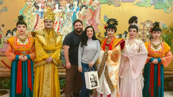 Visitar los Guerreros de Terracota, degustar el banquete de dumplings, una especialidad gastronómica, y ver el espectáculo de canto y danza de la dinastía Tang en el Palacio Tang Le.