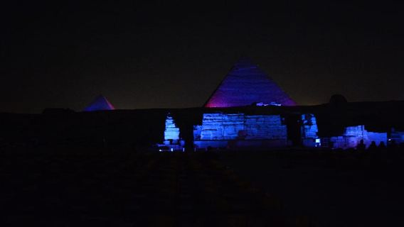 From Cairo: Giza Pyramids Tour with Light Show and Transfer