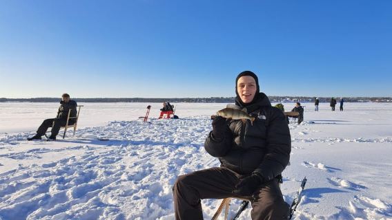 Lulea: Lawatan Memancing Ais di tengah-tengah bandar dengan Pemandu