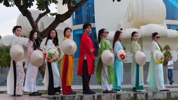 Nha Trang: Ao Dai Photoshoot with Cyclo Ride