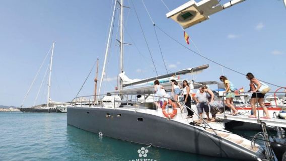 Ibiza: Navegación en Formentera con barbacoa, barra libre y actividades acuáticas