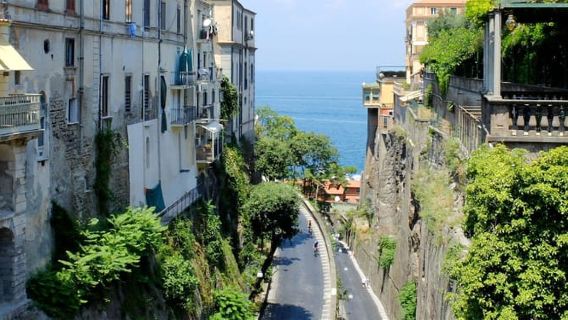 Recorrido turístico en bicicleta eléctrica por la costa de Sorrento