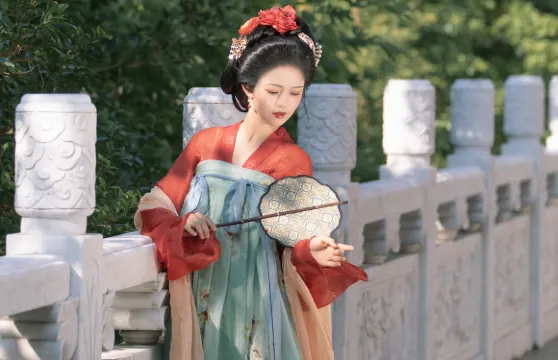 淳化旅拍【甘泉湖仲山森林公園攝影攝像+多語言翻譯本地攝影師】