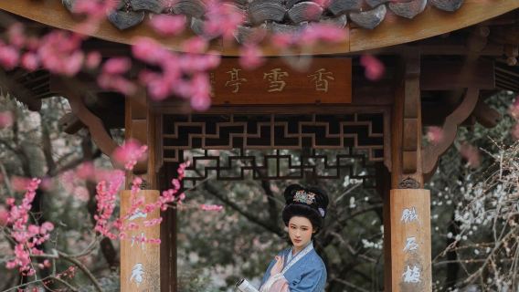 Chengcheng Trip Moments[Team building activity travel photography with stop-and-shoot service + multilingual translator photographer local guide private charter]