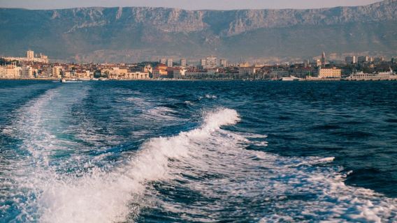 Da Omis: tour in motoscafo della Grotta Azzurra e delle 5 isole
