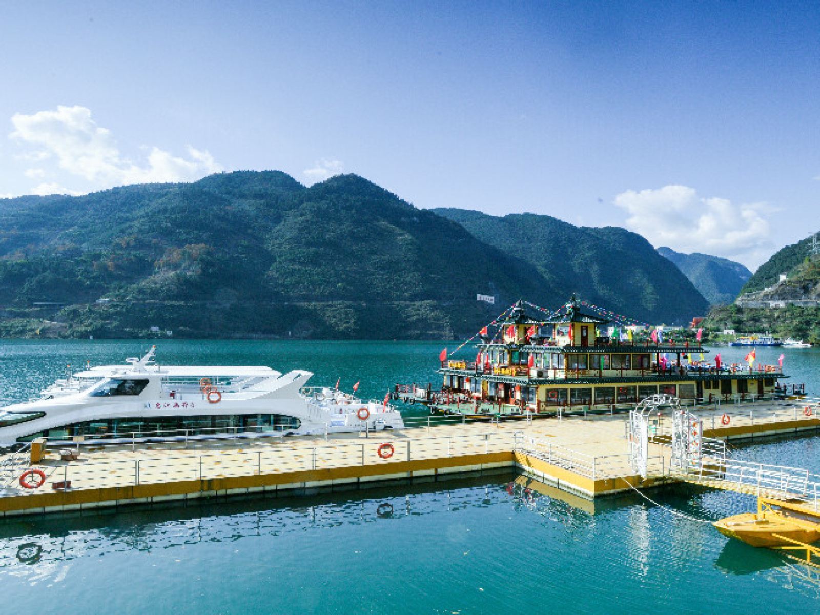 [Chongqing - Galleria del Fiume Wu + Città di Chiyou Jiuli - tour di un giorno] (opzione guida in inglese)