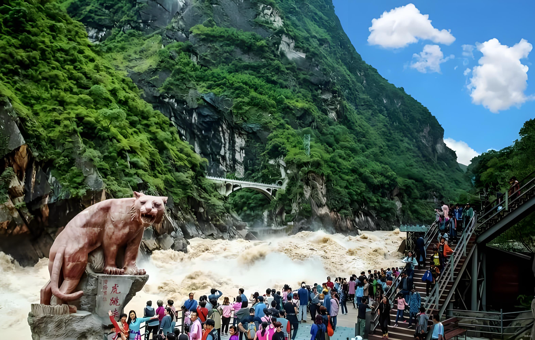 ทัวร์ส่วนตัวหนึ่งวันจากลี่เจียงไปยังหุบเขาเสือกระโจนและไป๋สุ่ยไถ: งานเลี้ยงทางสายตาอันน่าทึ่ง