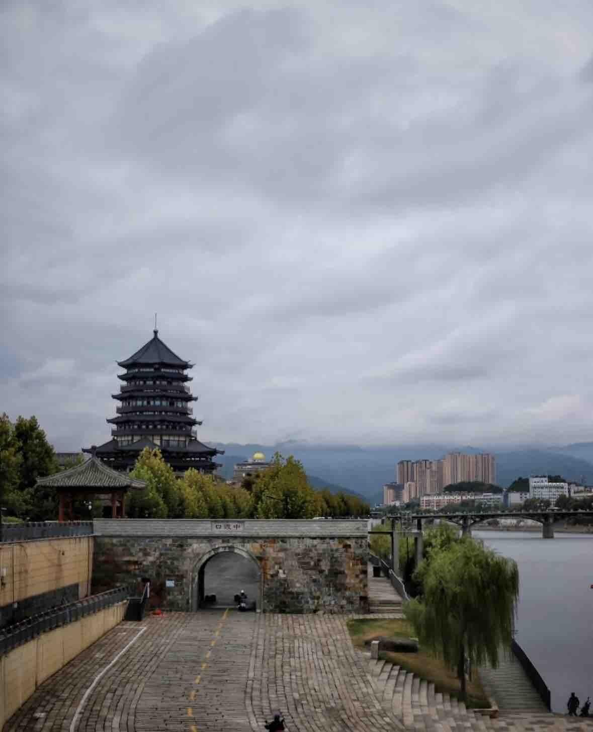 Jingdezhen One-Day Tour: Taoyangli + Fuliang Ancient County Government Office + China Ceramic Museum (English Service Available)