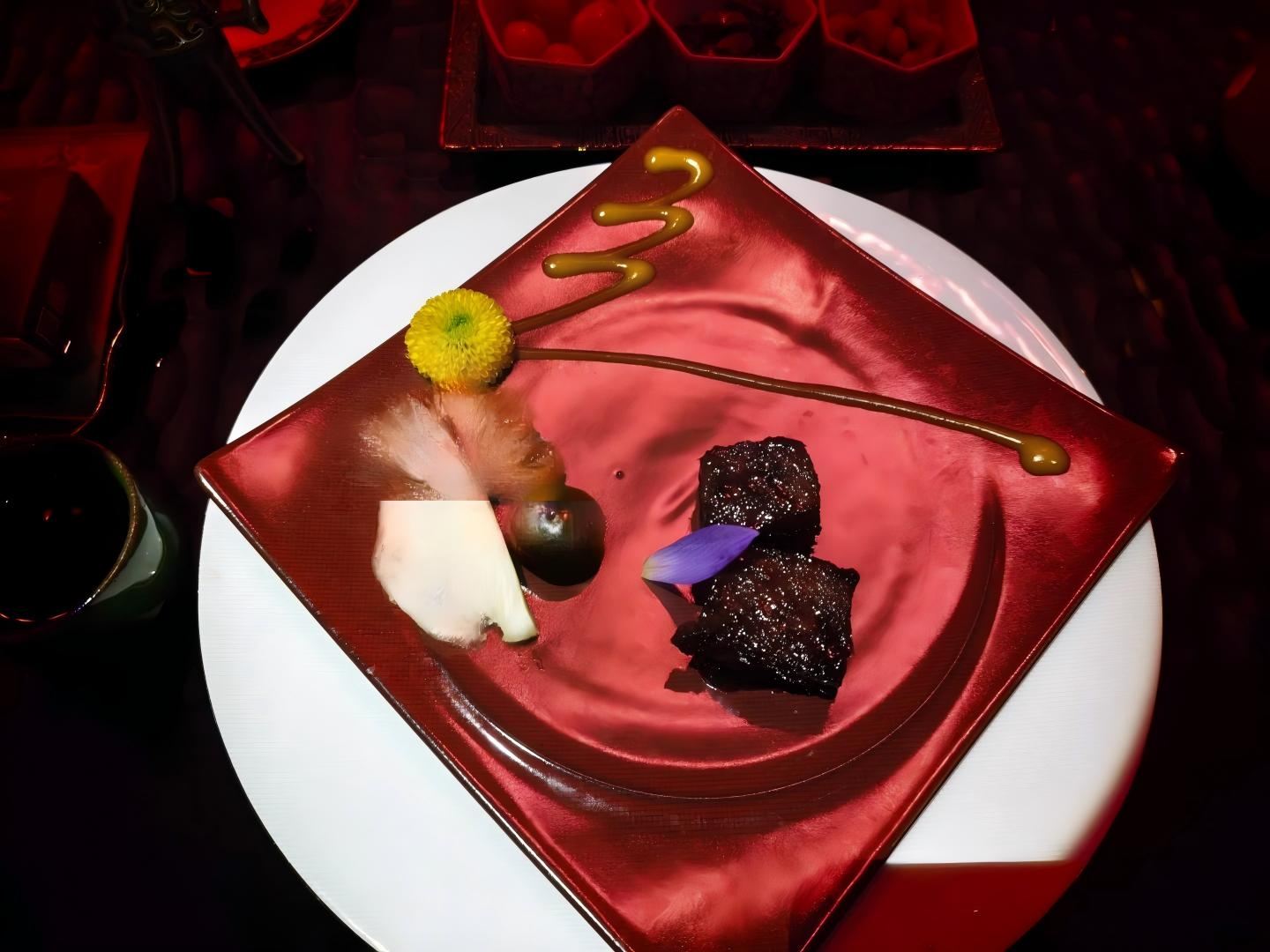 จ่วนเหยียนคุนหมิง: รสชาติดั้งเดิมของยูนนานในบรรยากาศการรับประทานอาหารที่หรูหรา