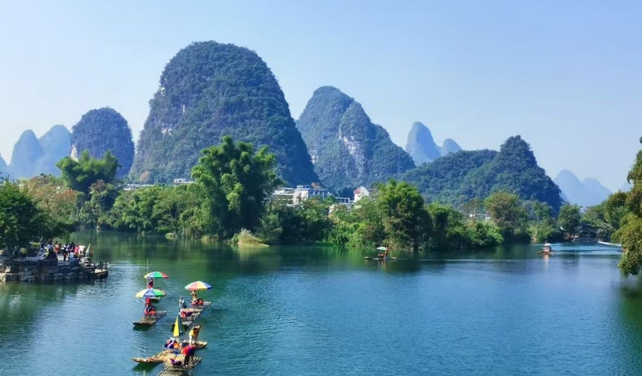 Guilin Rivieravontuur: Yulong Bamboe Raften, Xingping Cruise & Ontdekking van het Oude Stadje