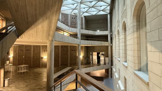 蘇黎世CityWalk慢遊｜理工大學+芳療伴手禮+治癒天鵝湖