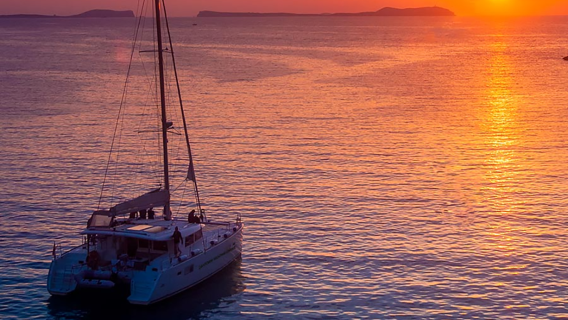 Greece Santorini catamaran sunset cruise/hotel transfer/BBQ dinner and drinks