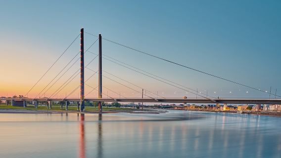 Düsseldorf Highlights Audio-Tour: Kulturelle Schätze und Flussufer-Charme