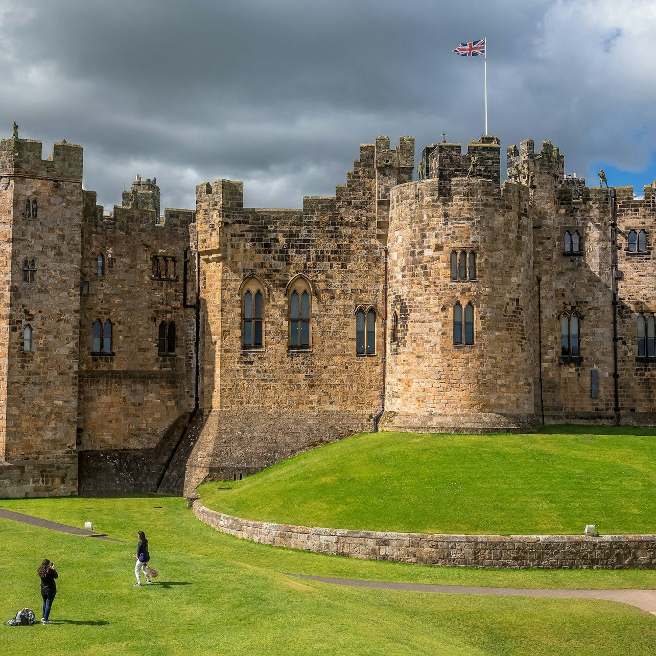 Alnwick Castle and Scottish Borders Tour including Castle Admission