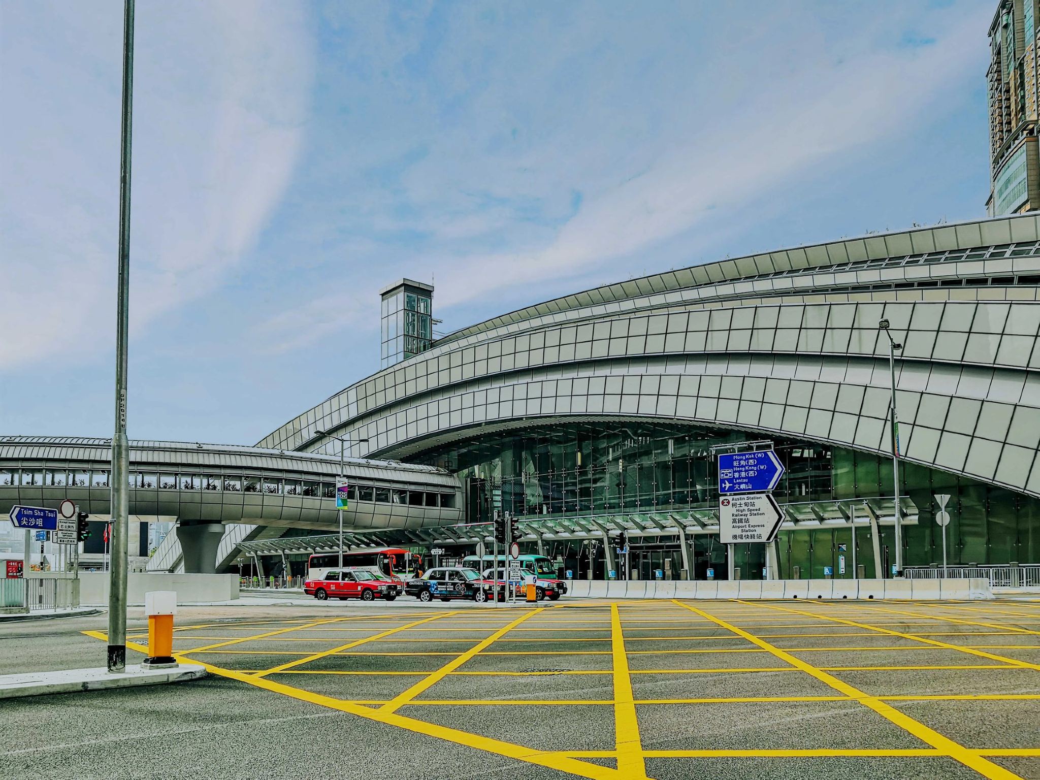 Hong Kong International Airport transfer [one-way airport transfer service for Hong Kong Airport/Hong Kong urban areas Kowloon/Tsim Sha Tsui/Causeway Bay/Tsuen Wan/Hong Kong Disneyland/Ocean Park, etc.]
