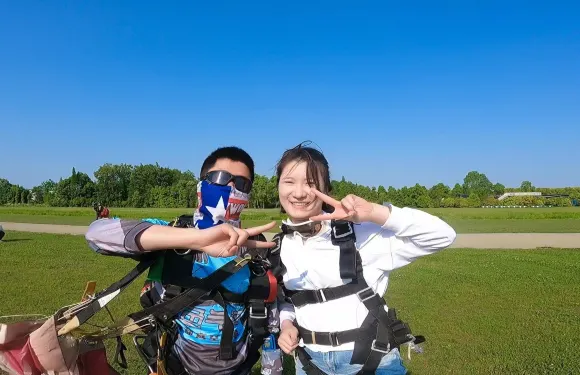 太原旅拍【山西太原赫茲4000米直升機跳傘+USPA職業教練+高清相機跟拍】