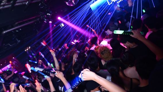 Hiroshima: Eintrittskarte für den LAGOON Nightclub + Getränk (exklusiv für ausländische Besucher)