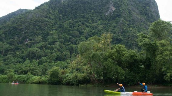 Vang Vieng: Tur Kayak Sungai Nam Song