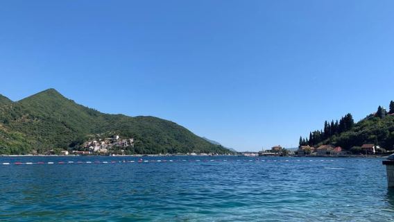 Kotor: Chuyến đi thuyền ngắm cảnh với Nhà thờ, Hang động Xanh và Điểm dừng chân trên Bãi biển