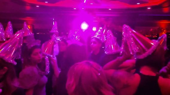 Istanbul: crociera con cena di Capodanno / DJ e drink 2026