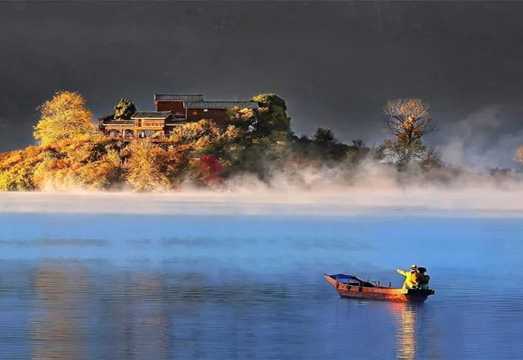 Lijiang Lugu Lake Scenic Area 1-day tour [Mosuo culture + Pig-trough boat + 360° lake tour]