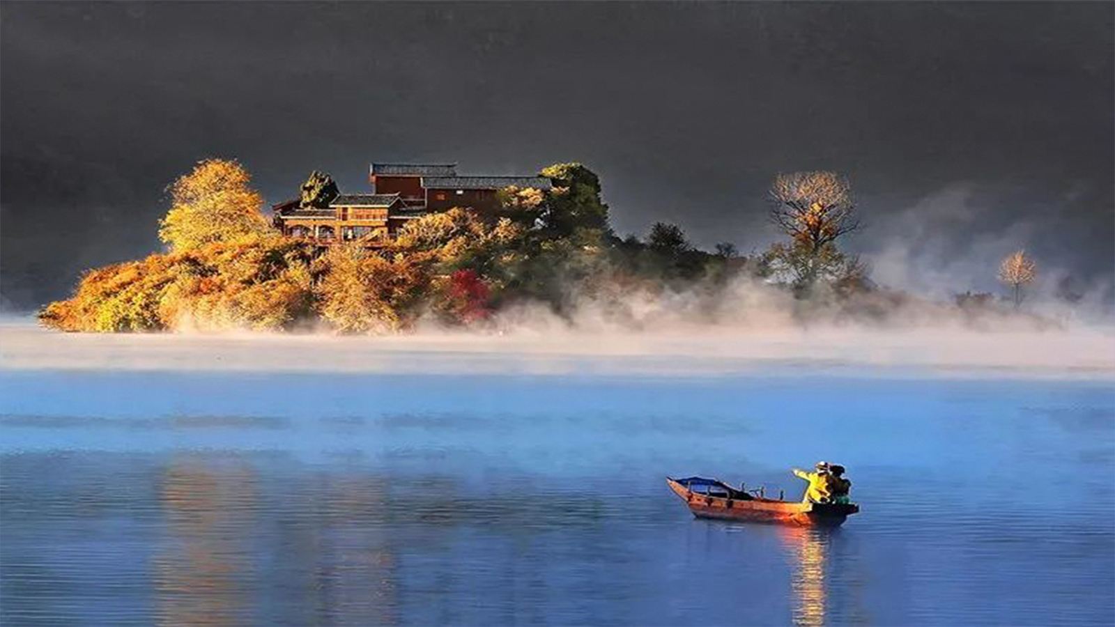 Lijiang Lugu Lake Scenic Area 1-day tour [Mosuo culture + Pig-trough boat + 360° lake tour]