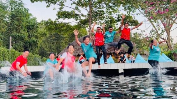 Khao Lak: Bamboo Rafting, Elephant Feeding & Water Park Tour