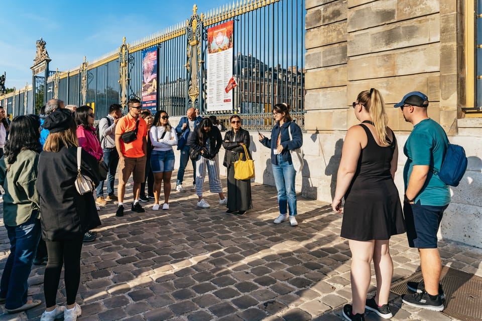 จากปารีส: พระราชวังแวร์ซายและสวนพร้อมบริการขนส่ง