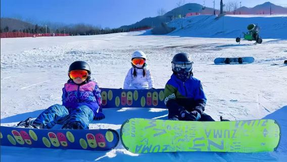 大阪発 神戸・六甲山スノーパーク 雪遊び&スキーワンデーツアー