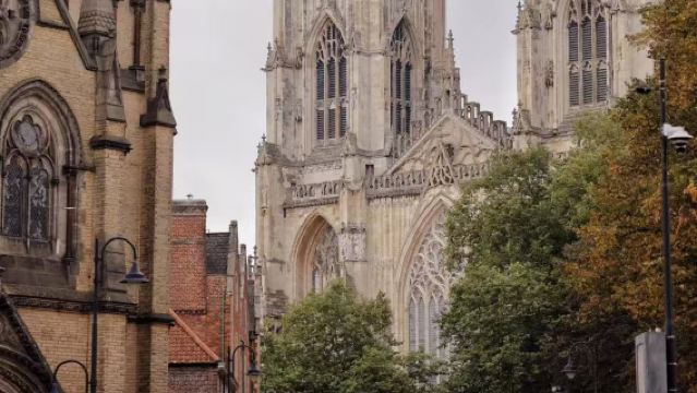 約克老城+肉鋪街+霍華德城堡+遊船包車一日遊【中文司機】