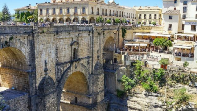Ronda & Setenil: Guided Day Tour from Malaga